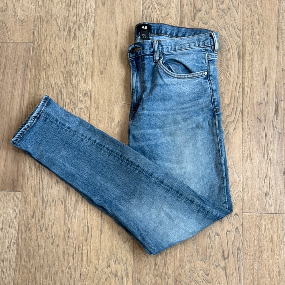 H&M Blue Straight Jeans with Classic Denim Style Size 33